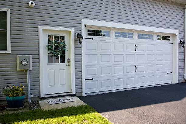 24/7 Emergency Garage Door Panel Replacement experts in Star City, AR